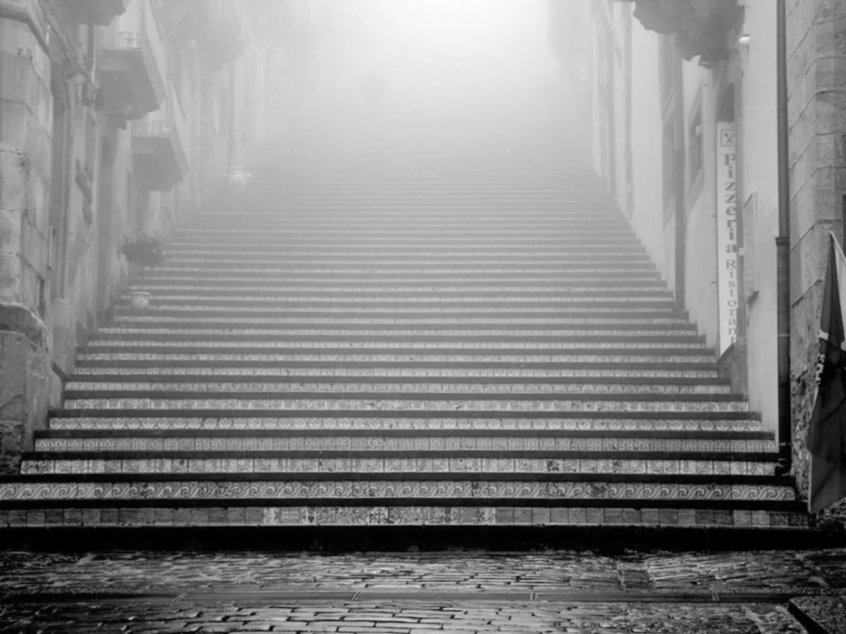 《围城》：一座无解的人生迷宫